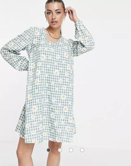 Nádherné šaty s margarétkami, 40