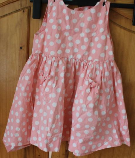 Detske puntikove saty, 98