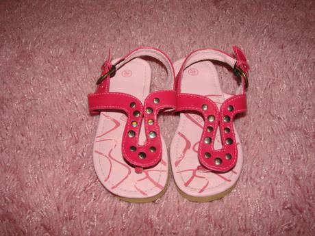 Úžasné sandálky, 25