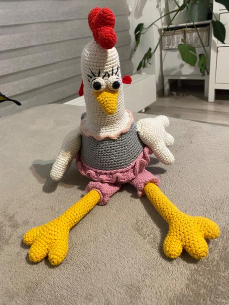 Krásna ručne háčkovaná sliepka 40 cm vysoká,