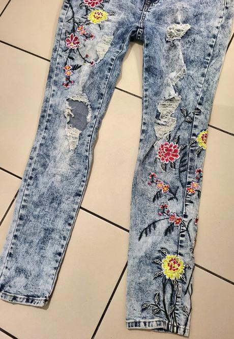 Vyšívané rifle realty jeans m/l, m