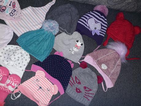 Dievčenské čiapky a rukavice, 