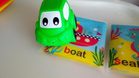 Knihy do vody ( mäkké ) + autíčko do vody, 