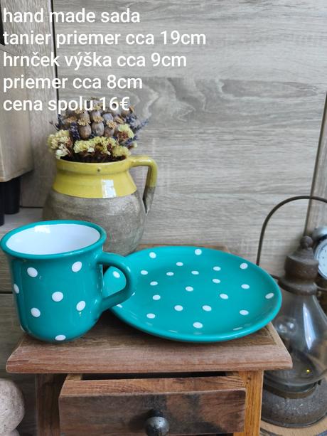 Sada tanier a hrnček,