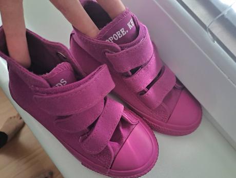 Vyššie tenisky, 27