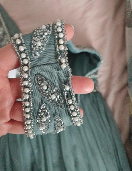 Spoločenské šaty, 38