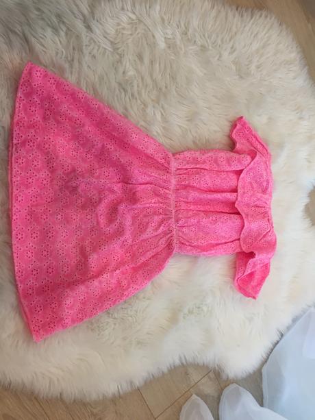 Neónové šaty, 116