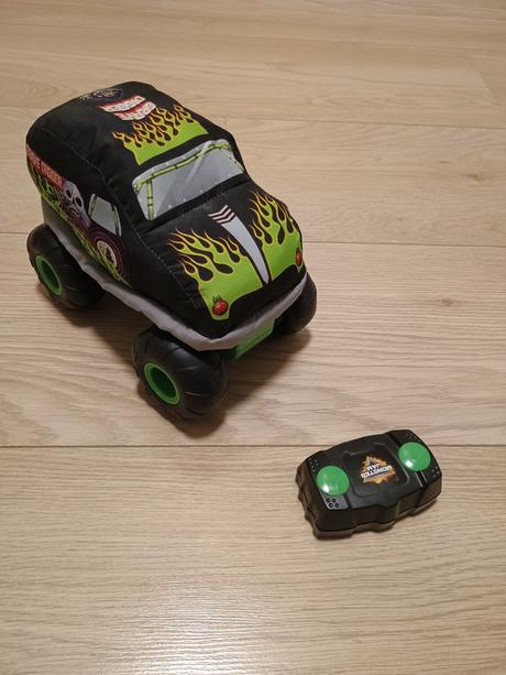 Autíčko na diaľkové ovládanie, 