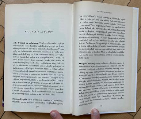 Kniha radosti dalajlama desmond tutu douglas abram,