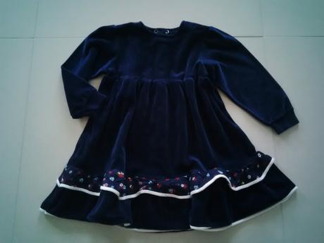 Nove sametove šaty, 98