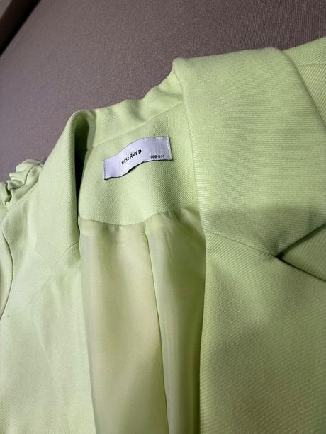 Bledozelený kostým, reserved,146