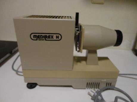 Premietačka na diapozitívy - 2 druhy, 