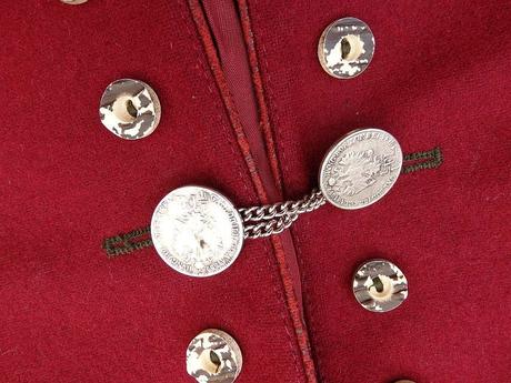 Kvalitny damsky vlneny kostym/ kroj,