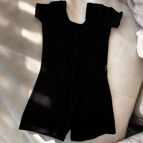 Aliera gymnastický tréningový dres vel.7, 122