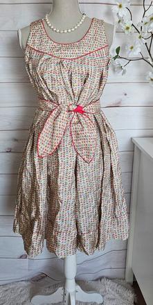 Krásne zaujímavé šaty, 36