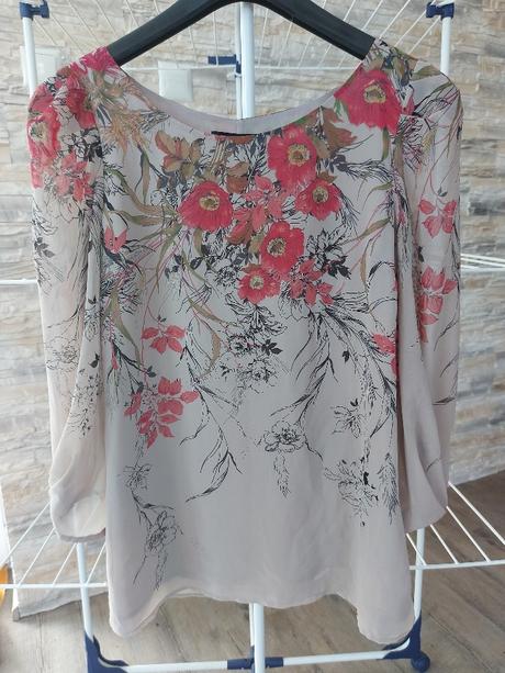 Kvetinová blúzka, 38