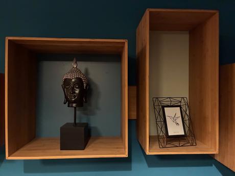 Nástenná dizajnová policová zostava,