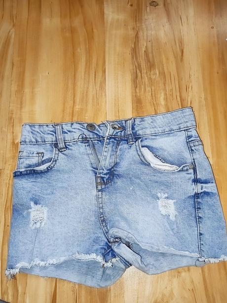 Dievčenské kraťasy, 146