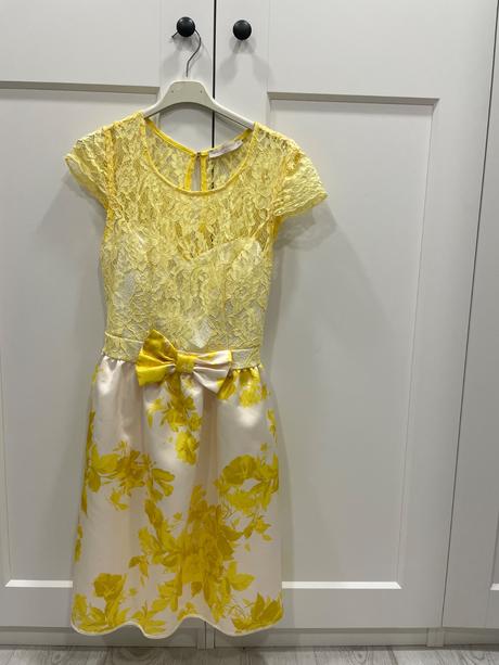 Krásne kvetované spoločenské šaty, m