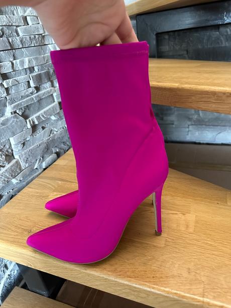 Elasticke cizmicky, 38