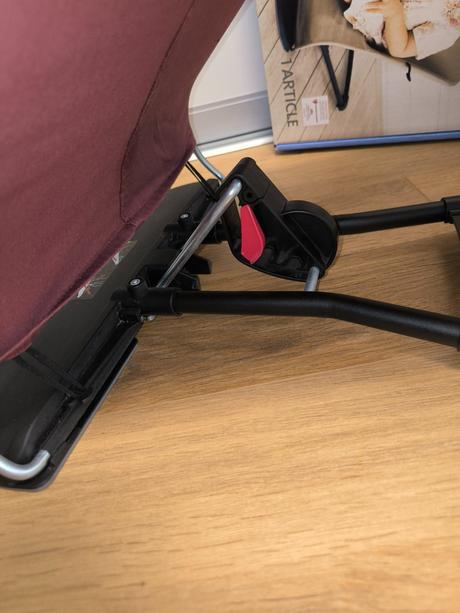 Ergonomické lehátko značky babybjörn, bordové,