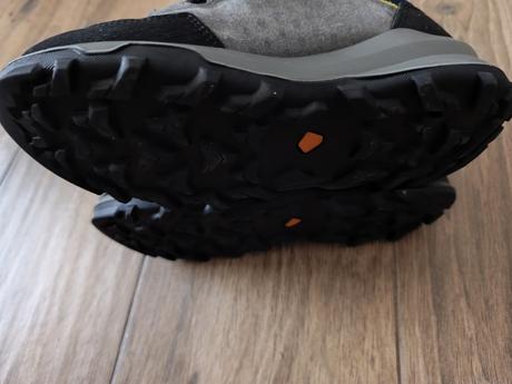 Turisticke topanky, 36