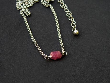 Oceľový náhrdelník s turmalínom, 