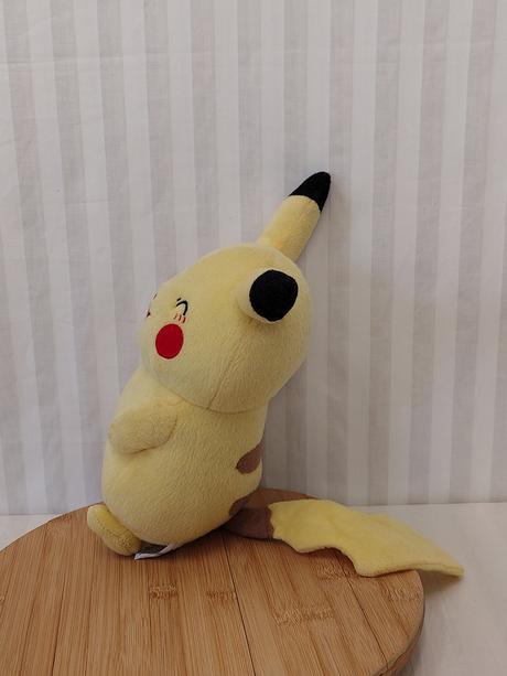 Zberateľsk plyšák pikachu tomy nintendo retro 2017,