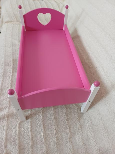 Postieľka pre bábiky, 