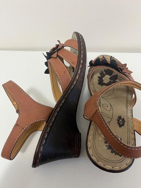 Sandále s kvetmi, 40