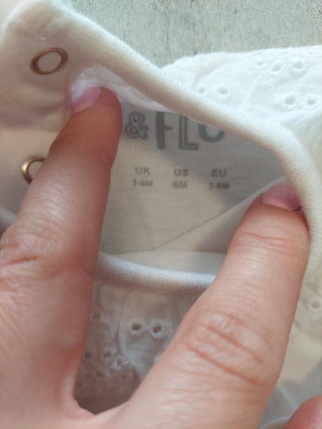 Tričká s čipkou, 68