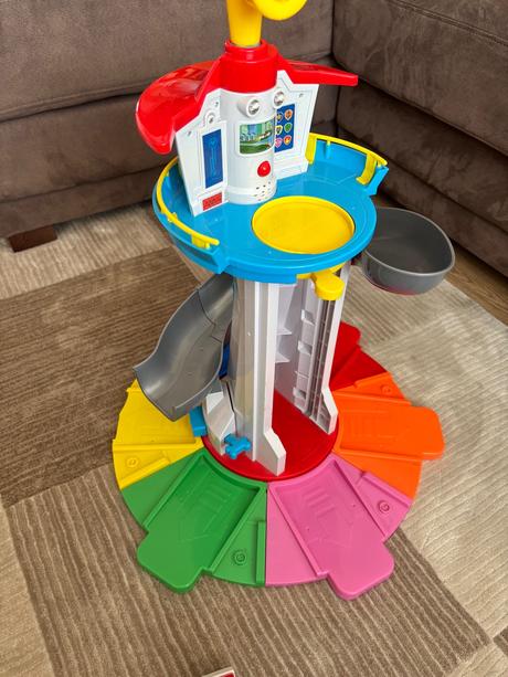 Predám paw patrol vežu s autami a postavičkami, 