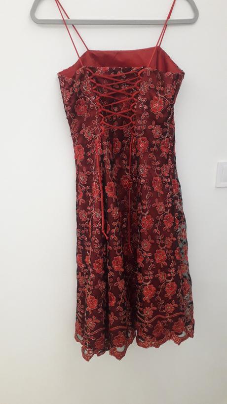 Spoločenské šaty, 36