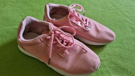 Vzdušné tenisky, 38