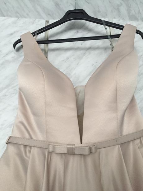 Spoločenske šaty, 38