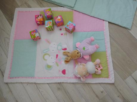 Podložka pre dievčatko na hranie+hračky,