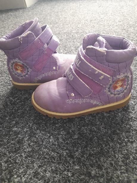 Topánky na jeseň a jar, 26