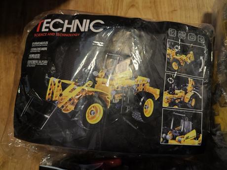 Autá, stroje, traktor,