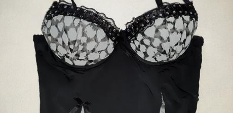 Čierna košielka, s