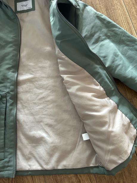 Prechodná vetrovka, reserved,152