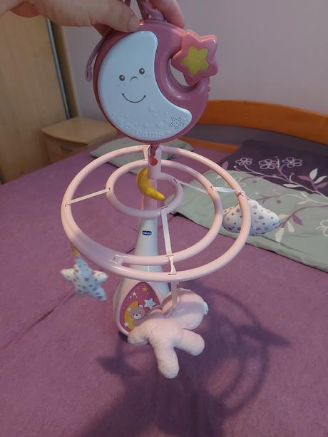 Kolotoč nad postielku chicco, 