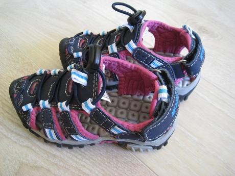 Krásne športové sandálky takmer nové, mckinley,23