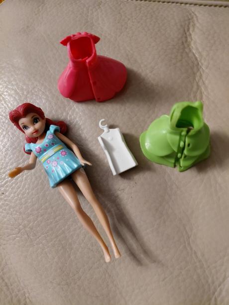 Babika s plastovymi šatami, výška 12 cm,