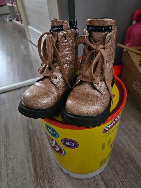 Prechodne topanky, tommy hilfiger,27