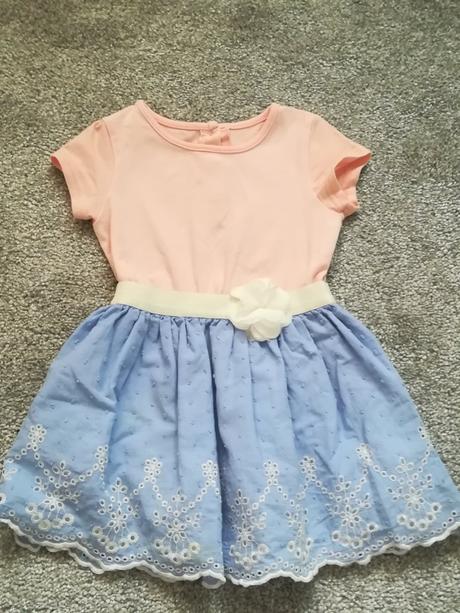 Šaty s madeirovou výšivkou, young dimension,80