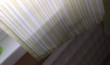 Záclona alebo tenučký záves,