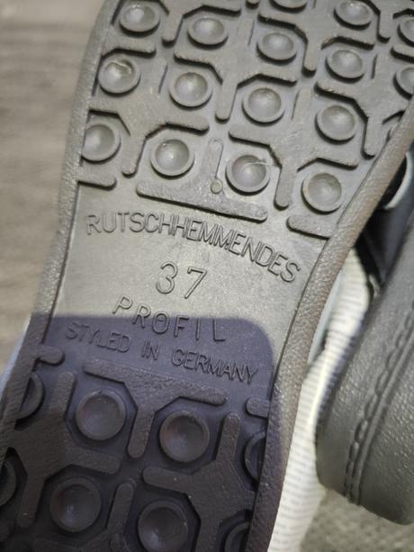 Kožené šľapky, sandále, 37