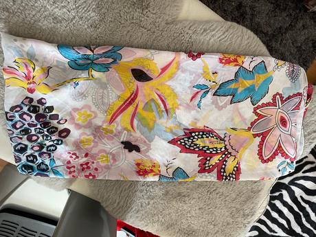 Krasne farebne pareo na plavky, satka,