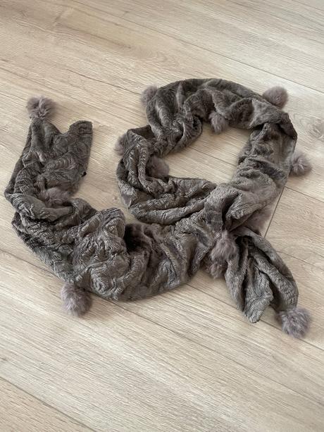 Šál s kožušinkou, 