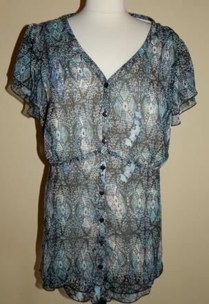 Znackova peknucka bluzka s volanovymi rukavmi, 50